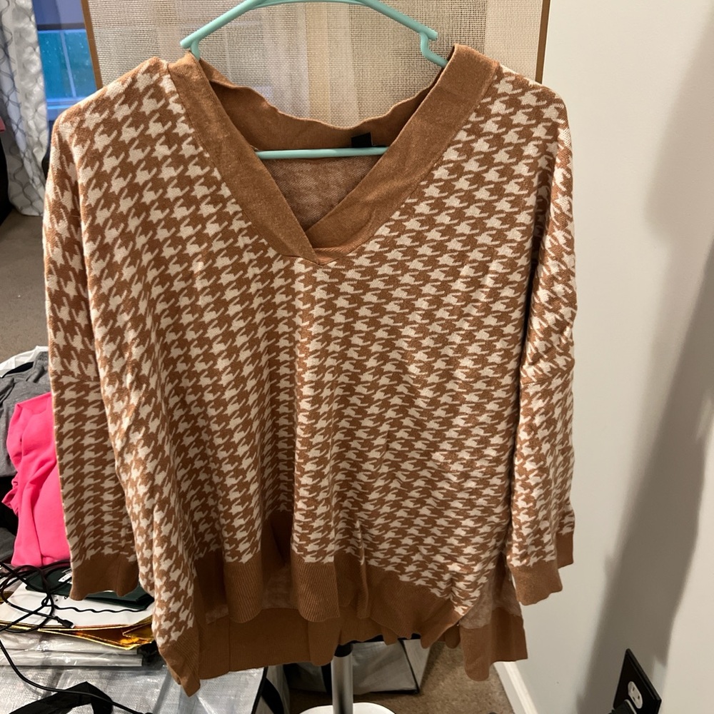Ann Taylor Tan Houndstooth V-Neck Sweater